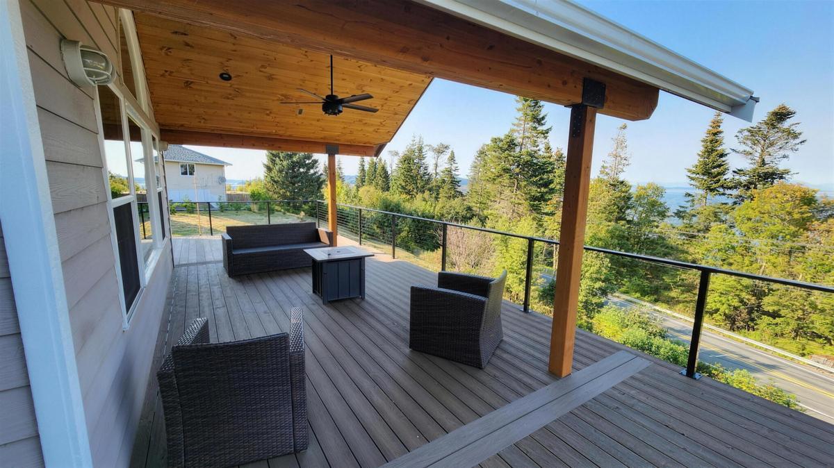 Covered deck, finished